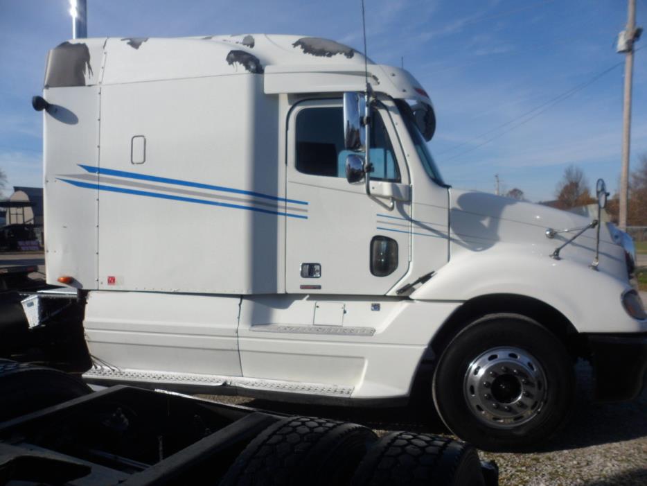 2003 Freightliner Columbia  Conventional - Sleeper Truck