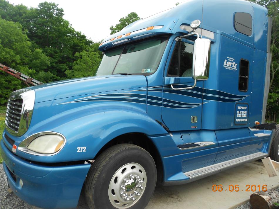 2007 Freightliner Columbia Cl12064st  Conventional - Sleeper Truck