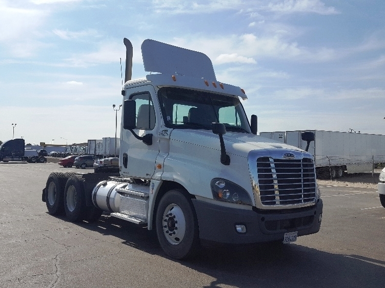 2012 Freightliner Cascadia  Conventional - Day Cab