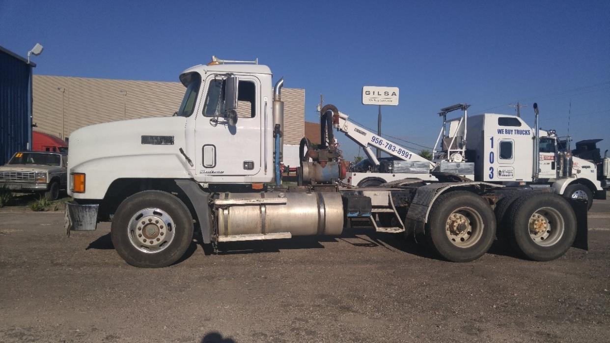2000 Mack Ch613  Conventional - Day Cab
