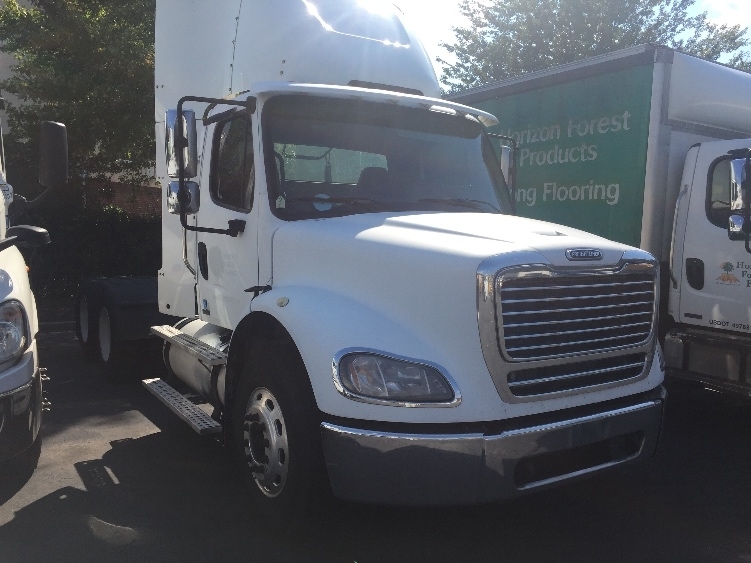 2007 Freightliner M211264s  Conventional - Day Cab