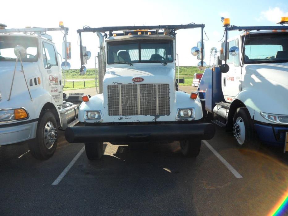 2004 Peterbilt 330  Toter