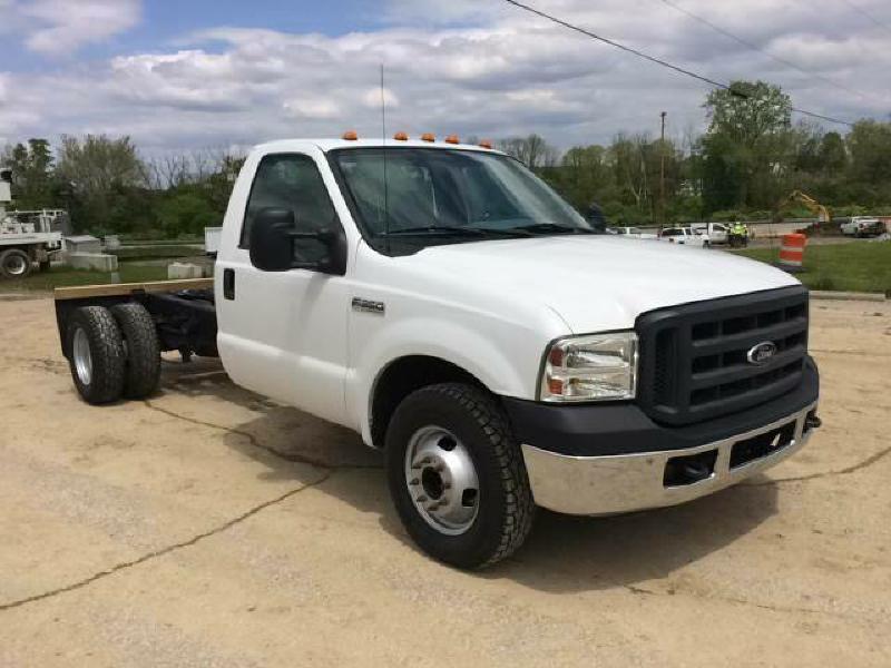 2006 Ford F350  Cab Chassis