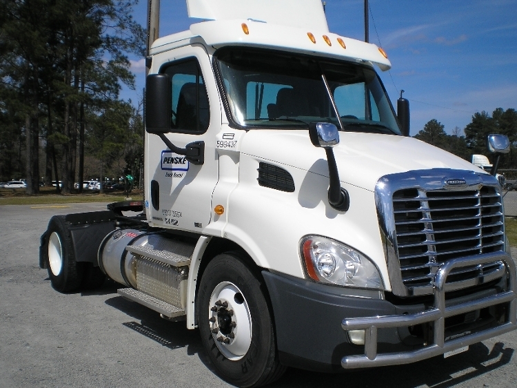 2011 Freightliner Cascadia 113  Conventional - Day Cab