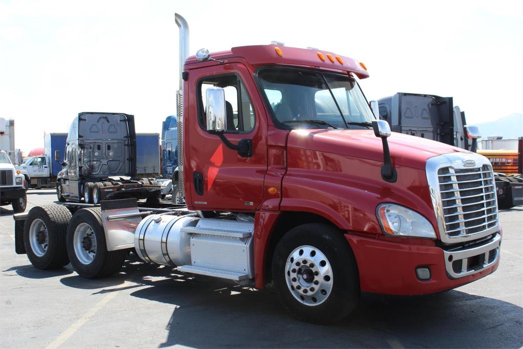 2013 Freightliner Cascadia 113  Conventional - Day Cab