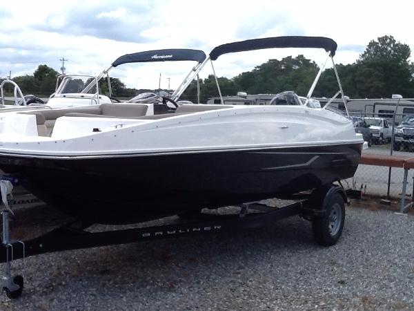 2016 Bayliner 190 Deck Boat