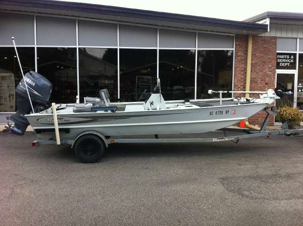 2008 TRITON BOATS 1860 CC