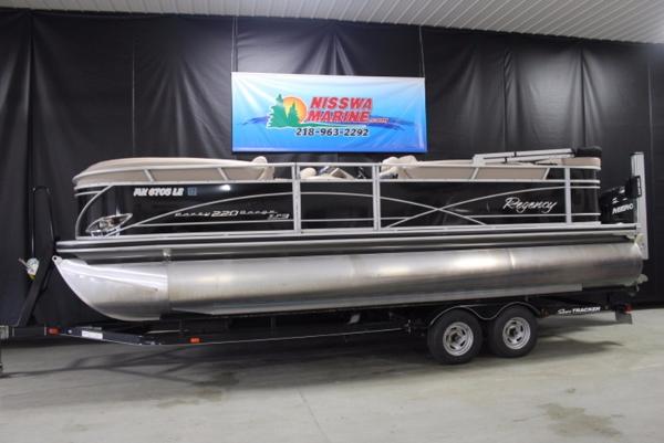 2014 Sun Tracker Party Barge 22 XP3
