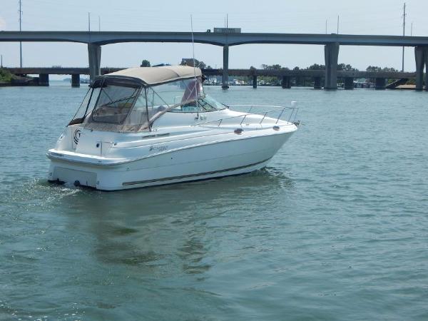 1998 Cruisers Yachts 2870 Rogue