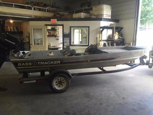 1987 TRACKER BOATS Bass Tracker 160