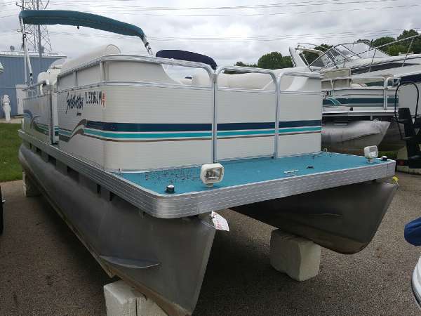 2001 Sweetwater 2423 SC IO