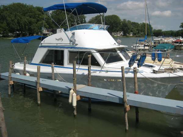 1978 Uniflite 28 SPORTFISH