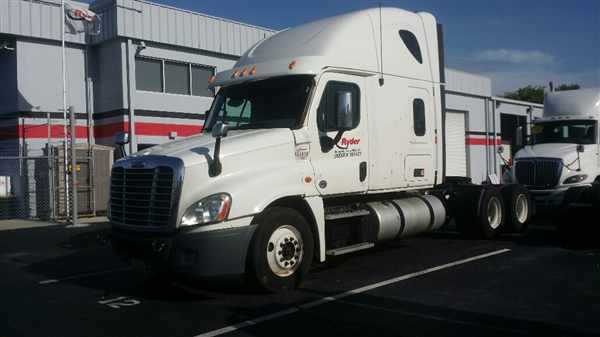 2013 Freightliner Cascadia 125  Conventional - Sleeper Truck