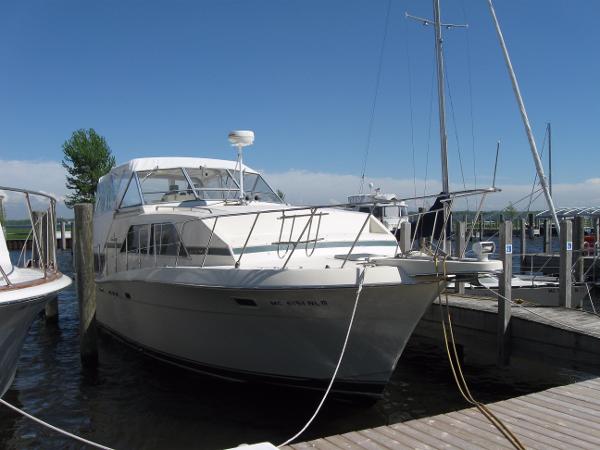 1987 Chris-Craft 381 Catalina