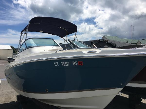 2012 Seaswirl Striper 2101 Dual Console OB