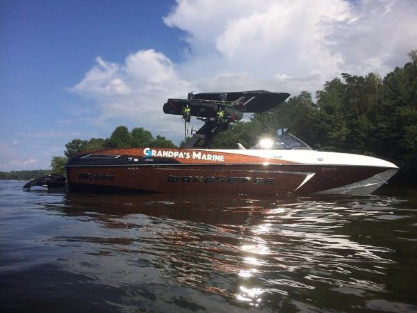 2016 Malibu Boats 23 LSV