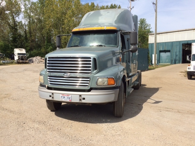 2000 Sterling St9500  Conventional - Sleeper Truck