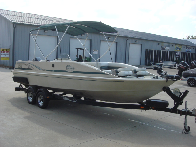 2001 LOWE BOATS 224 Deck Boat