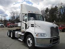 2012 Mack Pinnacle  Conventional - Day Cab