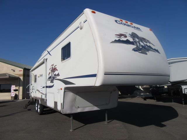 2005 Keystone Cougar 295EFS Rear living/