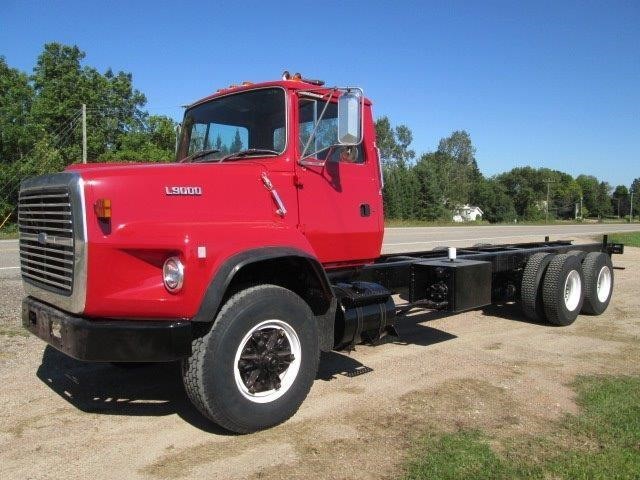 1988 Ford L9000  Cab Chassis