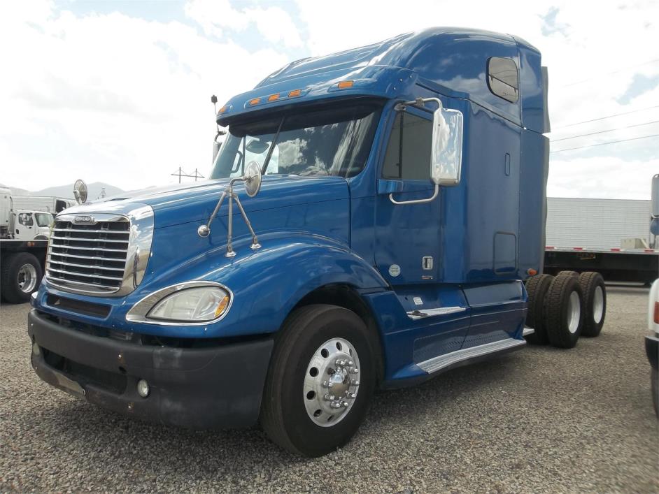 2009 Freightliner Columbia 120  Conventional - Sleeper Truck