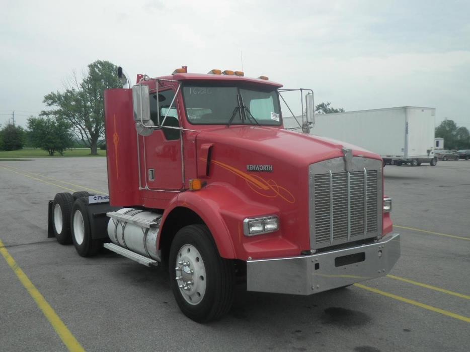 2001 Kenworth T800  Conventional - Day Cab
