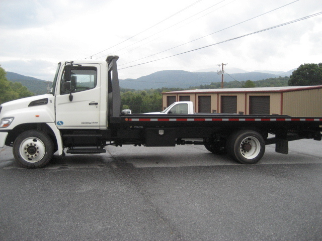 2013 Hino 268  Rollback Tow Truck