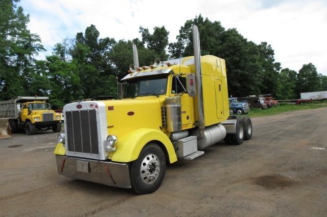 2000 Peterbilt 379  Conventional - Sleeper Truck