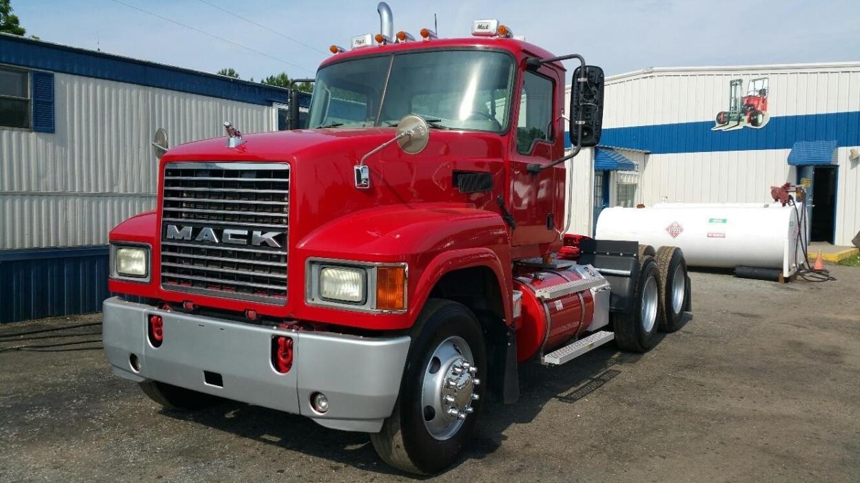 2005 Mack Chn613  Conventional - Day Cab