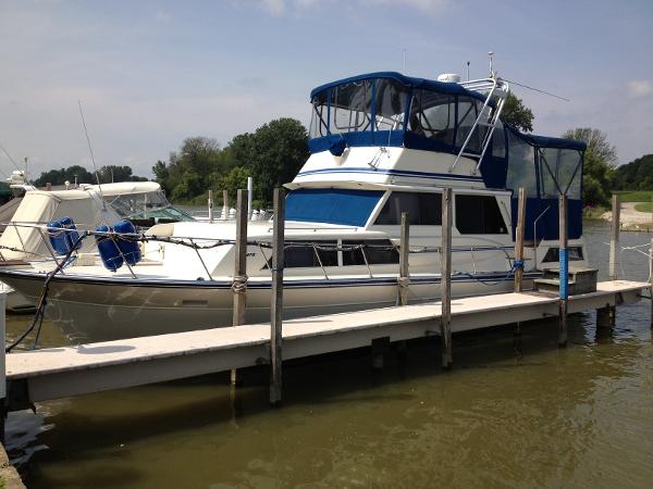 1985 Marinette 39 AFT CABIN