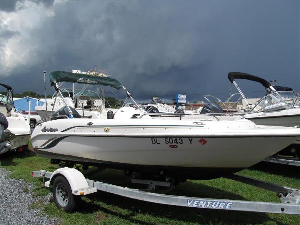 2004 Hurricane 176 Deck Boat