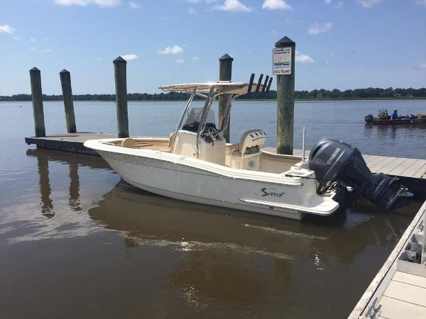 2017 Scout Boats 215 XSF