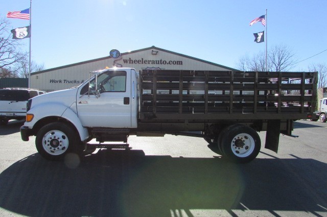 2004 Ford F650  Stake Bed