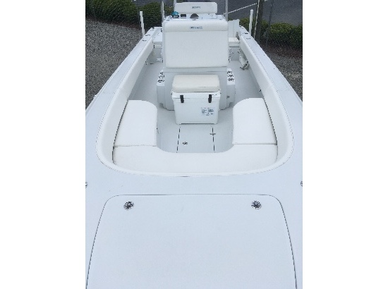 2016 Contender 25 Bay Boat