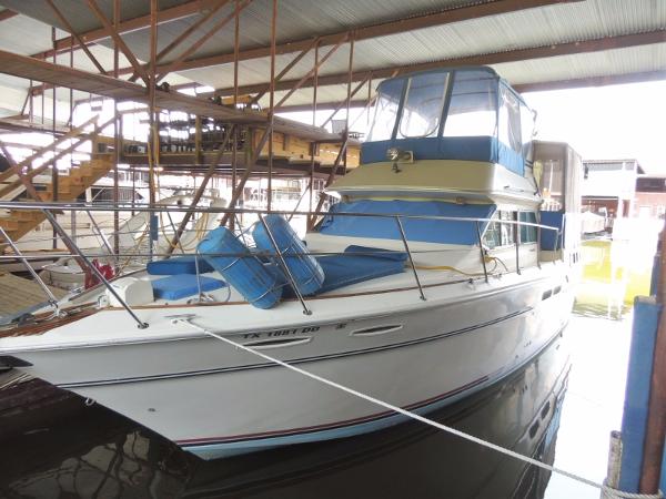1983 Sea Ray 355T Aft Cabin
