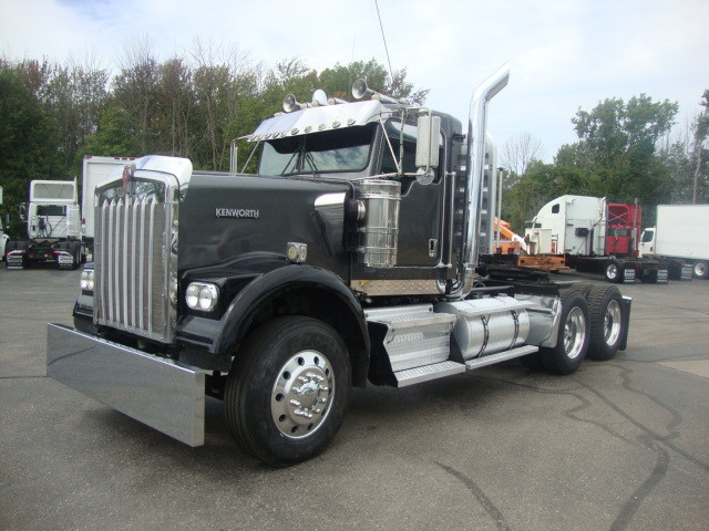 2006 Kenworth W900b  Conventional - Day Cab