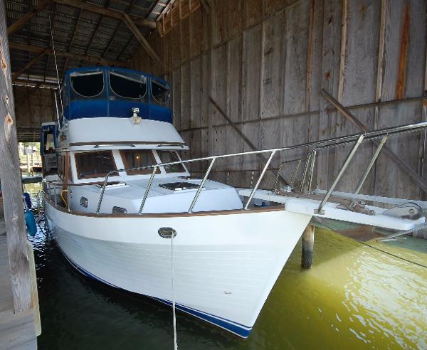 1986 Marine Trading 43 sundeck