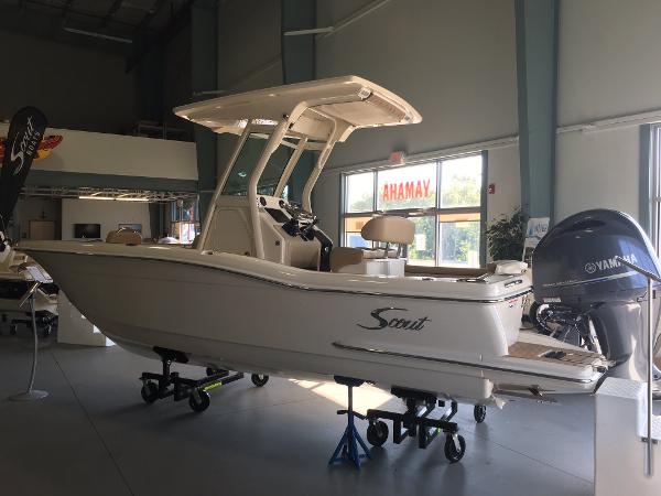 2016 Scout Boats 225 XSF
