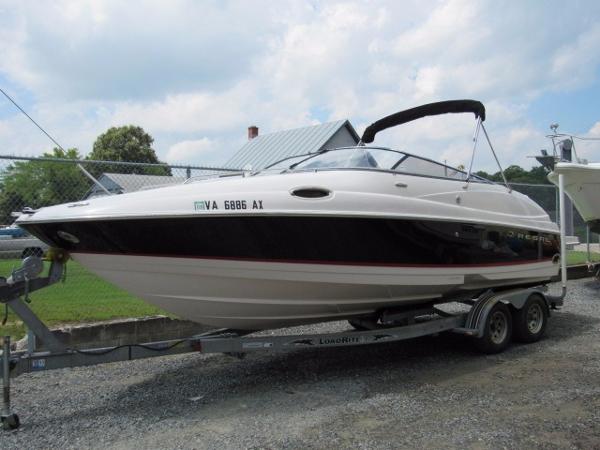 2006 Regal 2450 Cuddy