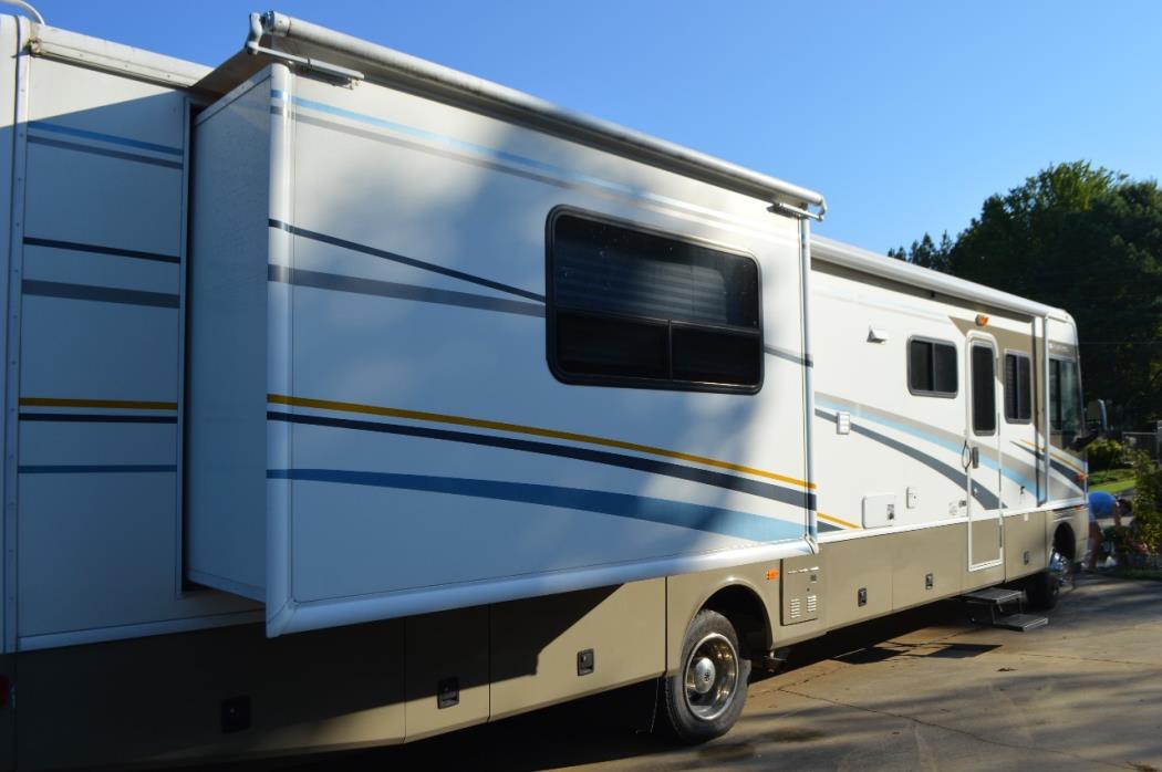 2005 Fleetwood BOUNDER 35E