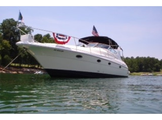 2003 Cruisers Yachts 3372