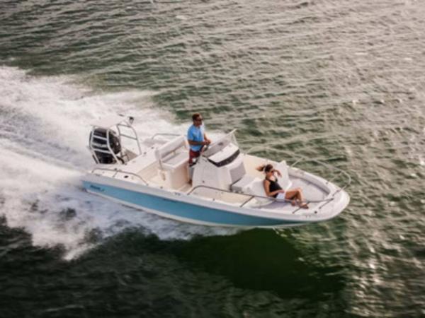 2016 Boston Whaler 210 Dauntless