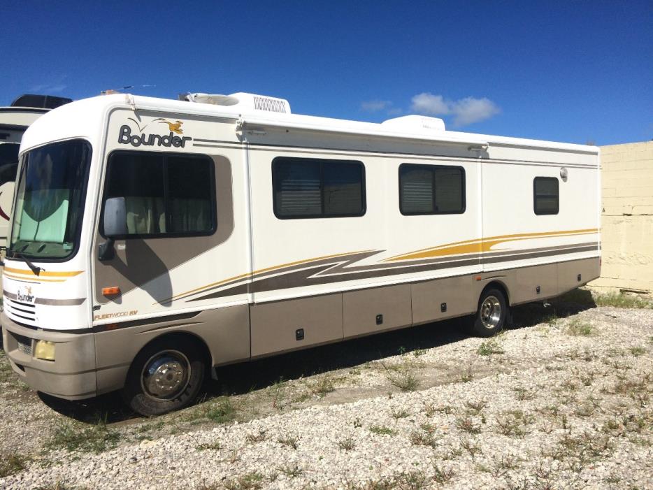 2003 Fleetwood BOUNDER 32W