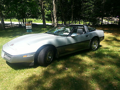 Chevrolet : Corvette 2 door coupe 1986 corvette one owner 39 000 miles silver gray factory scoop on hood