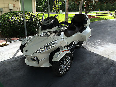 Can-Am : RT LIMITED 2013 can am spyder rt limited like new pearl white with custom trailer