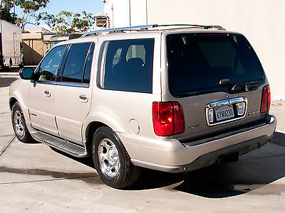 Lincoln : Navigator 32ViTechV8 2001 lincoln navigator full power 2499.00 obo