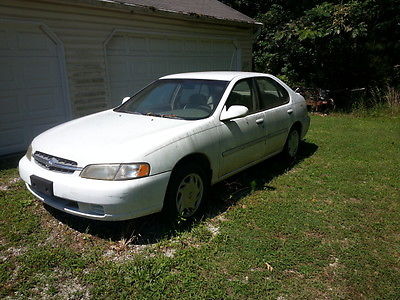 Nissan : Altima GXL 1998 nissan altima 4 dr automatic white in color does not run