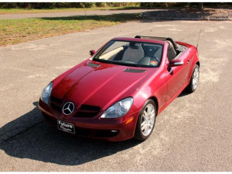 Mercedes-Benz : SLK-Class 2dr Roadster Storm Red Navigation SIRIUS Premium Package II Heating & Apperance Package  NICE