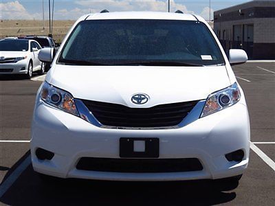 Toyota : Sienna LE Toyota Sienna LE Low Miles Van Automatic Gasoline 3.5L V6 Cyl Super White